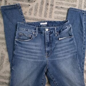 Good American Mid-Wash Skinny Jeans